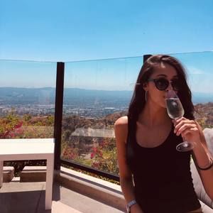 Meet your Posher, Caroline